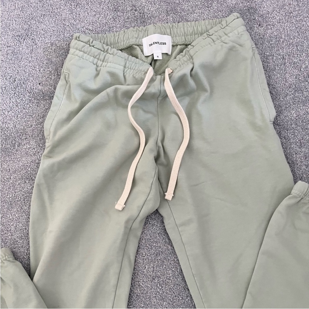 Talentless sweats size small new without tags